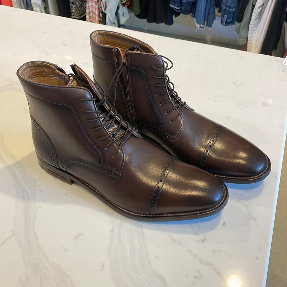 Brand new never worn Kenneth Cole Reaction side zip boots.